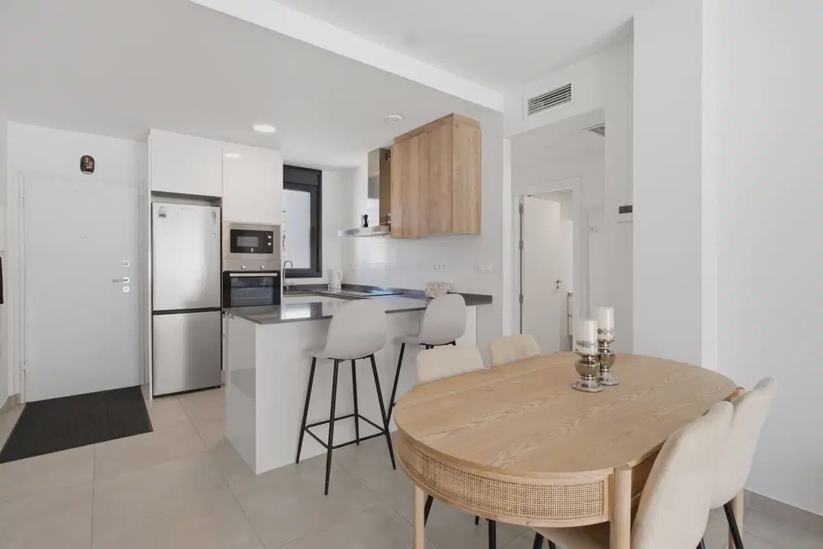 Apartamento de 2 habitaciones en Villamartin en venta con piscina garaje - 299.000 € (Ref: 10163719)