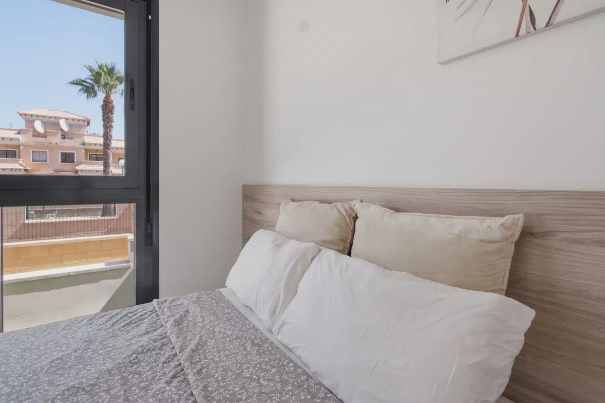 Apartamento de 2 habitaciones en Villamartin en venta con piscina garaje - 299.000 € (Ref: 10163719)