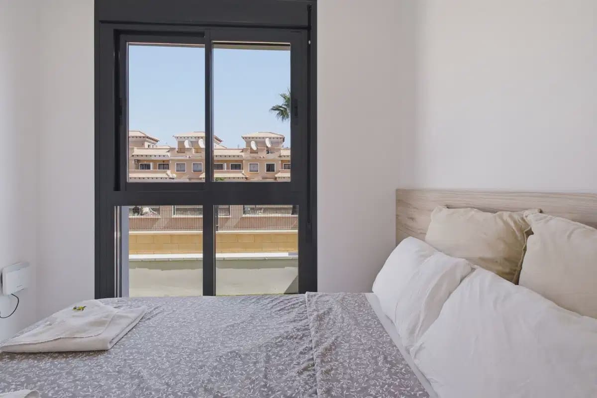 Apartamento de 2 habitaciones en Villamartin en venta con piscina garaje - 299.000 € (Ref: 10163719)