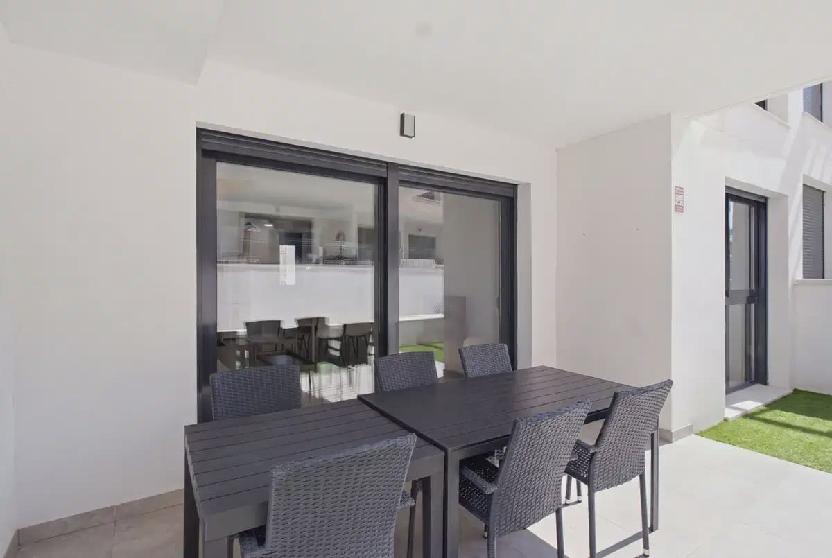 Apartamento de 2 habitaciones en Villamartin en venta con piscina garaje - 299.000 € (Ref: 10163719)