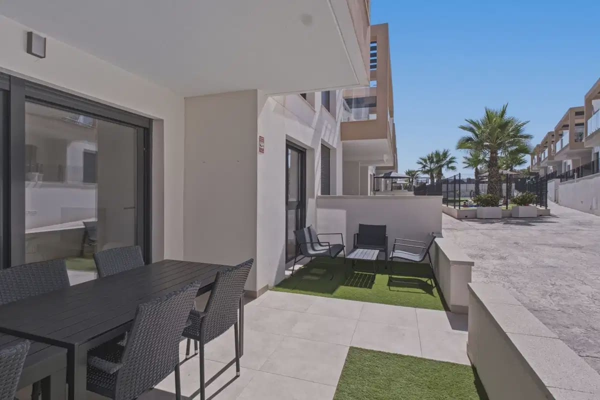 Apartamento de 2 habitaciones en Villamartin en venta con piscina garaje - 299.000 € (Ref: 10163719)