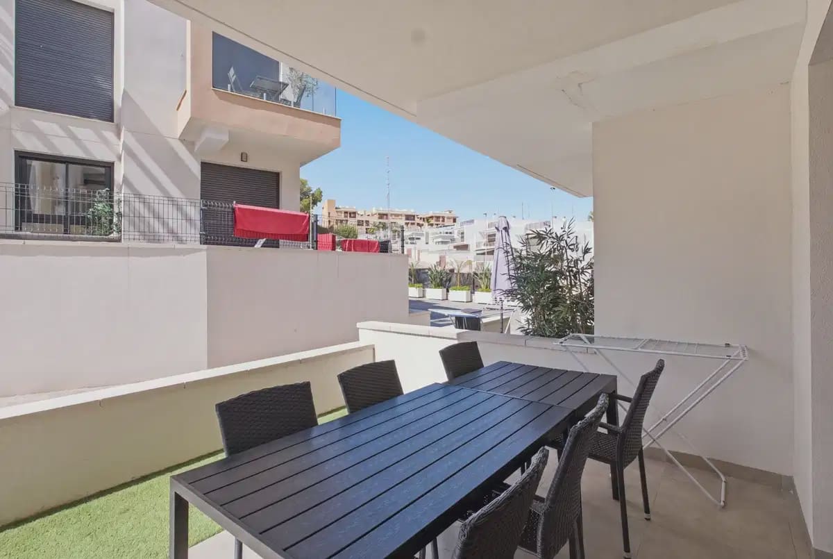 Apartamento de 2 habitaciones en Villamartin en venta con piscina garaje - 299.000 € (Ref: 10163719)