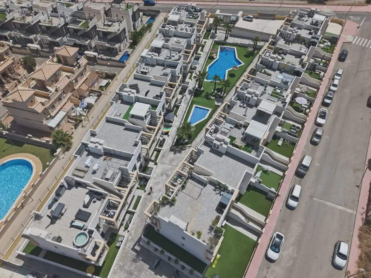 Apartamento de 2 habitaciones en Villamartin en venta con piscina garaje - 299.000 € (Ref: 10163719)