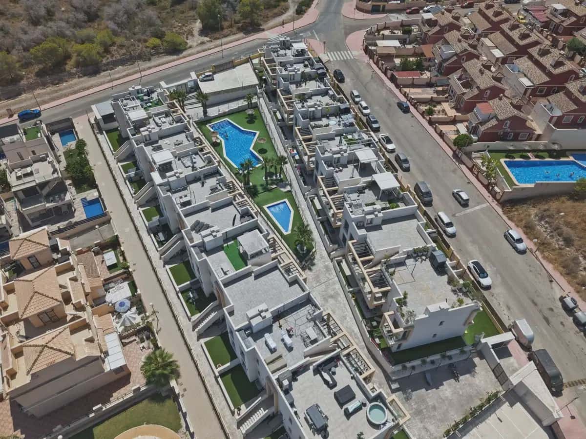 Apartamento de 2 habitaciones en Villamartin en venta con piscina garaje - 299.000 € (Ref: 10163719)