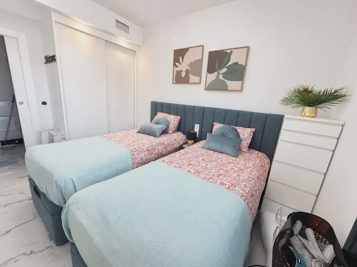 2 soverom Leilighet til salgs i Los Altos med svømmebasseng garasje - € 288 900 (Ref: 10163737)