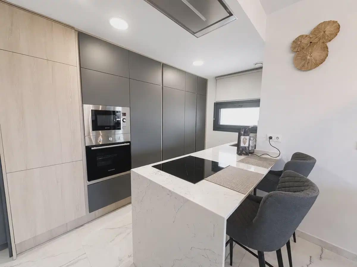 2 soverom Leilighet til salgs i Los Altos med svømmebasseng garasje - € 288 900 (Ref: 10163737)
