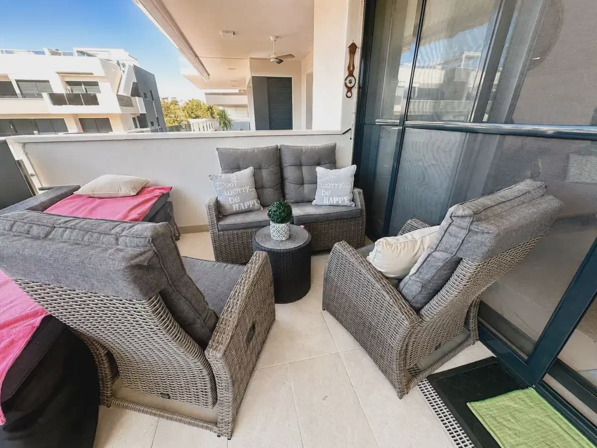2 soverom Leilighet til salgs i Los Altos med svømmebasseng garasje - € 288 900 (Ref: 10163737)