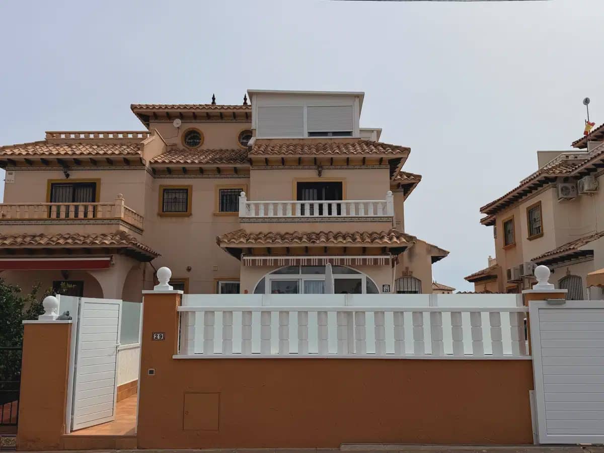 3 bedroom Semi-detached Villa for sale in Orihuela Costa with pool garage - € 289,000 (Ref: 10163755)