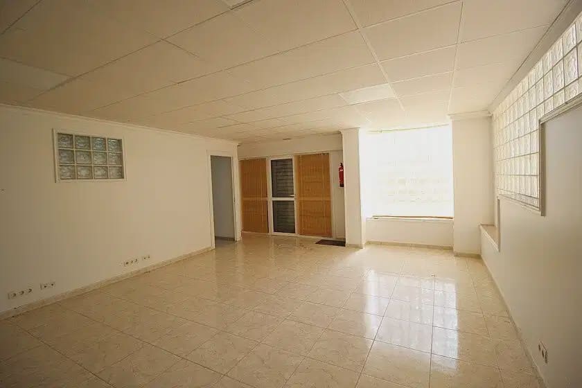 Kaupallinen myytävänä paikassa La Zenia - 280 000 € (Ref: 10163756)