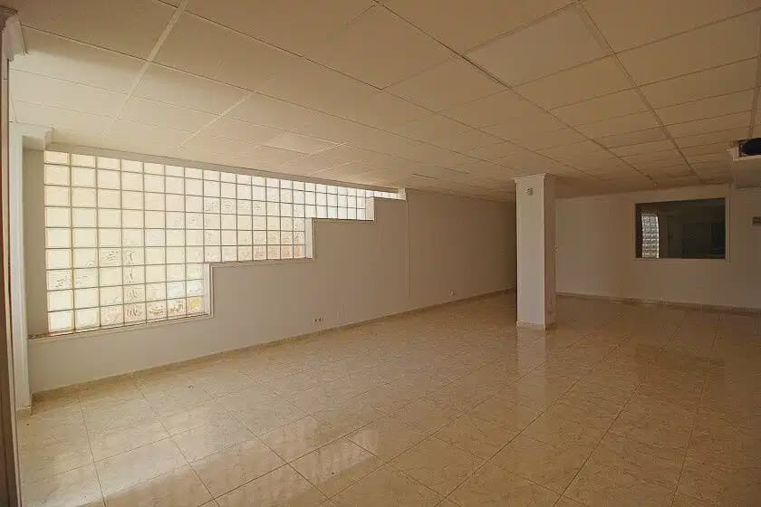 Kaupallinen myytävänä paikassa La Zenia - 280 000 € (Ref: 10163756)