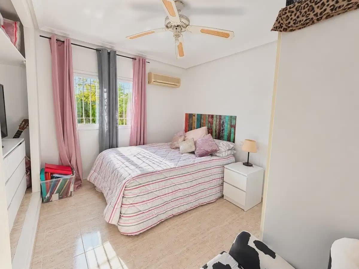 3 bedroom Villa for sale in La Florida with pool - € 349,995 (Ref: 10172387)