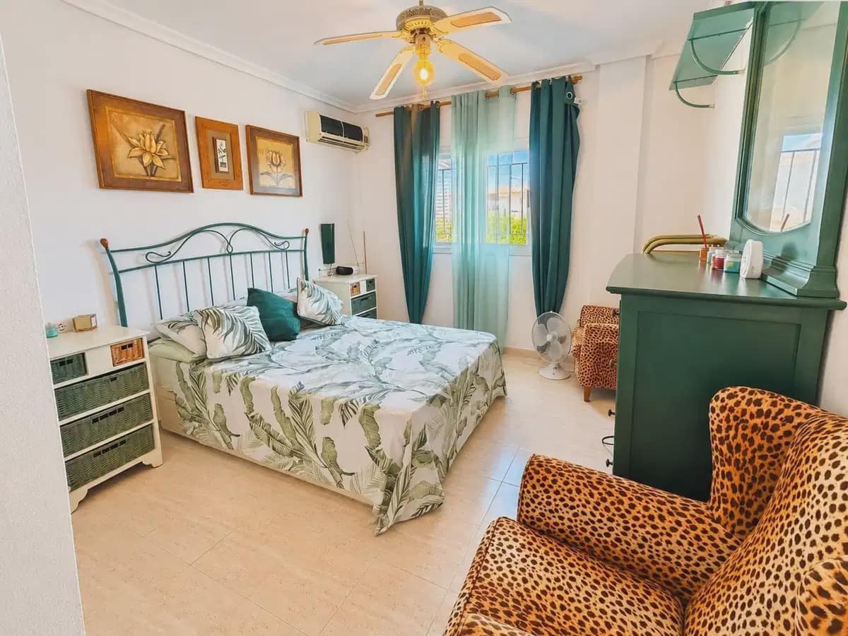 3 bedroom Villa for sale in La Florida with pool - € 349,995 (Ref: 10172387)