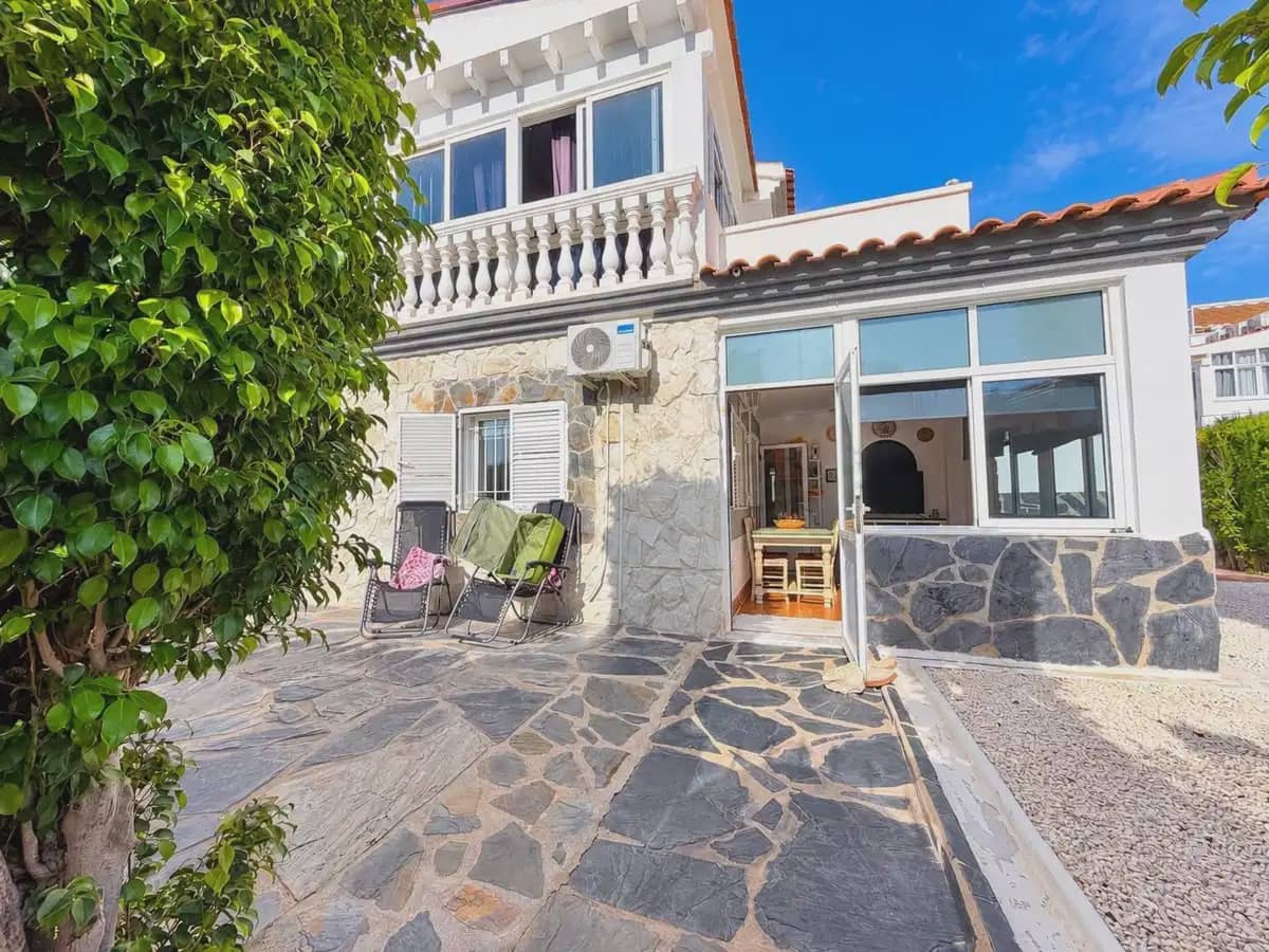3 bedroom Villa for sale in La Florida with pool - € 349,995 (Ref: 10172387)