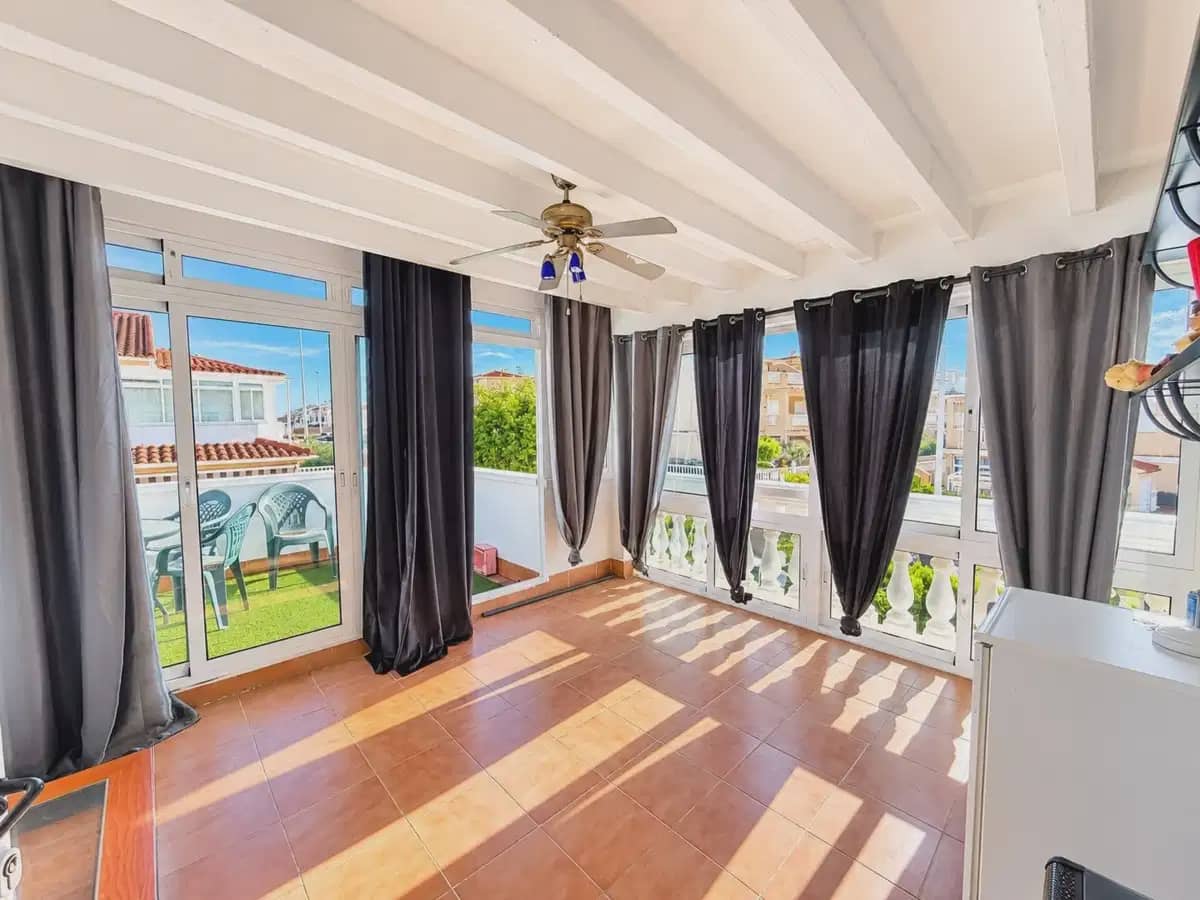 3 bedroom Villa for sale in La Florida with pool - € 349,995 (Ref: 10172387)