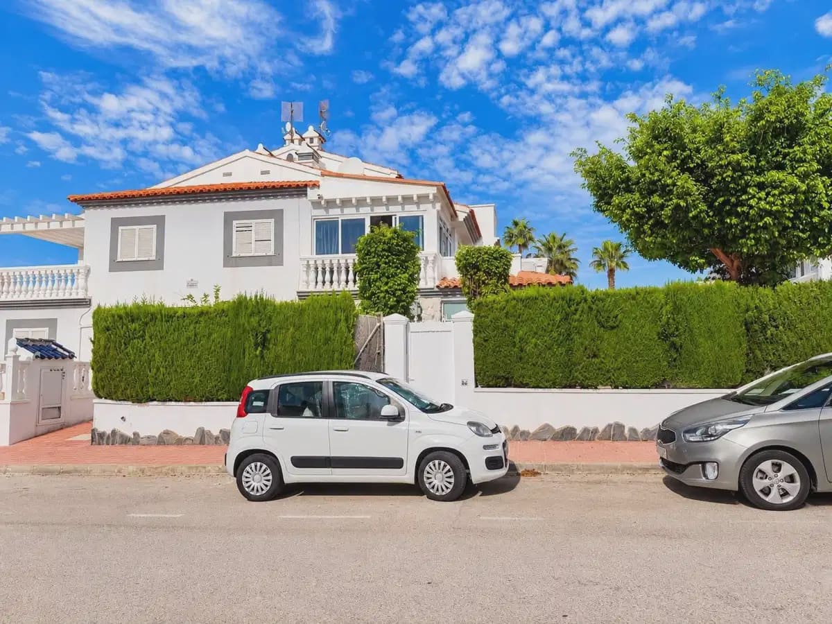 3 bedroom Villa for sale in La Florida with pool - € 349,995 (Ref: 10172387)