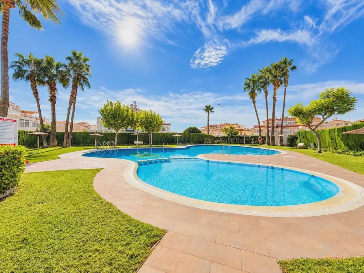 3 bedroom Villa for sale in La Florida with pool - € 349,995 (Ref: 10172387)