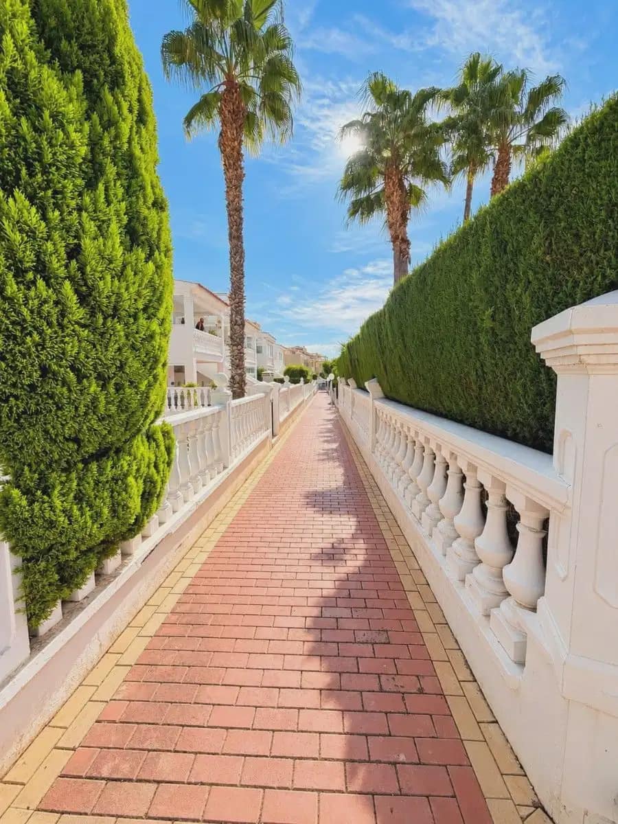 3 bedroom Villa for sale in La Florida with pool - € 349,995 (Ref: 10172387)