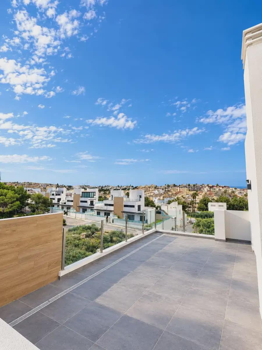 Chalet de 2 habitaciones en Villamartin en venta con piscina garaje - 399.000 € (Ref: 10179199)