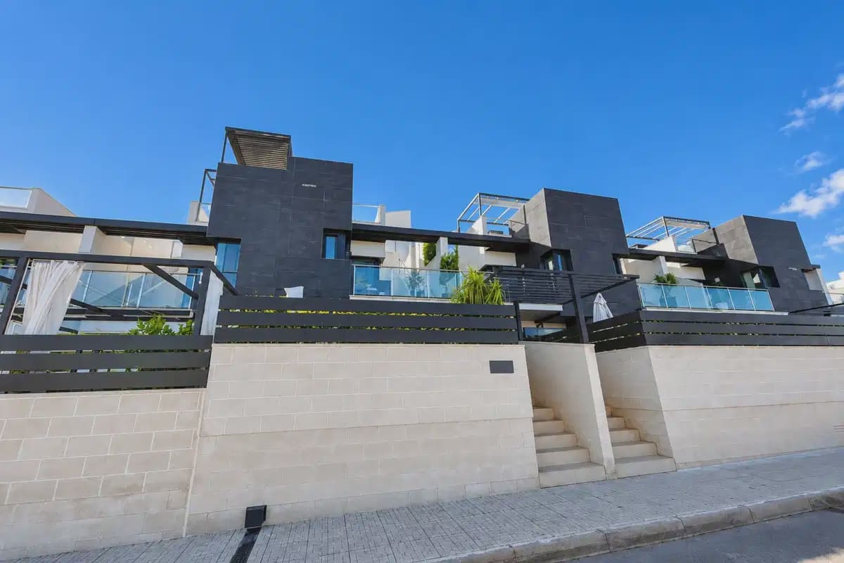 3 sypialnia Dom na sprzedaż w Villamartin z basenem garażem - 395 000 € (Ref: 10179200)