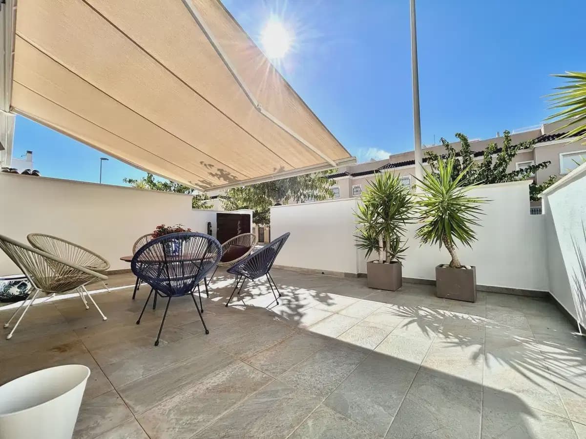 3 soveværelse Byhus til salg i Torre de la Horadada med swimmingpool - € 429.995 (Ref: 10179202)