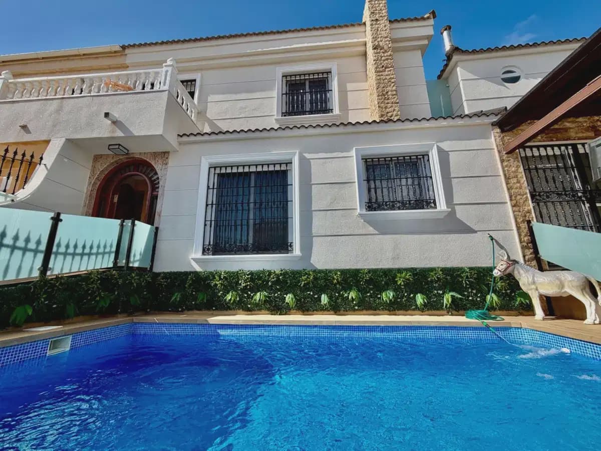 4 Zimmer Villa zu verkaufen in La Zenia mit Pool Garage - 430.000 € (Ref: 10179203)