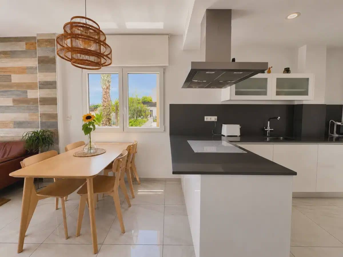 Chalet de 3 habitaciones en Torrevieja en venta con piscina garaje - 429.000 € (Ref: 10179204)