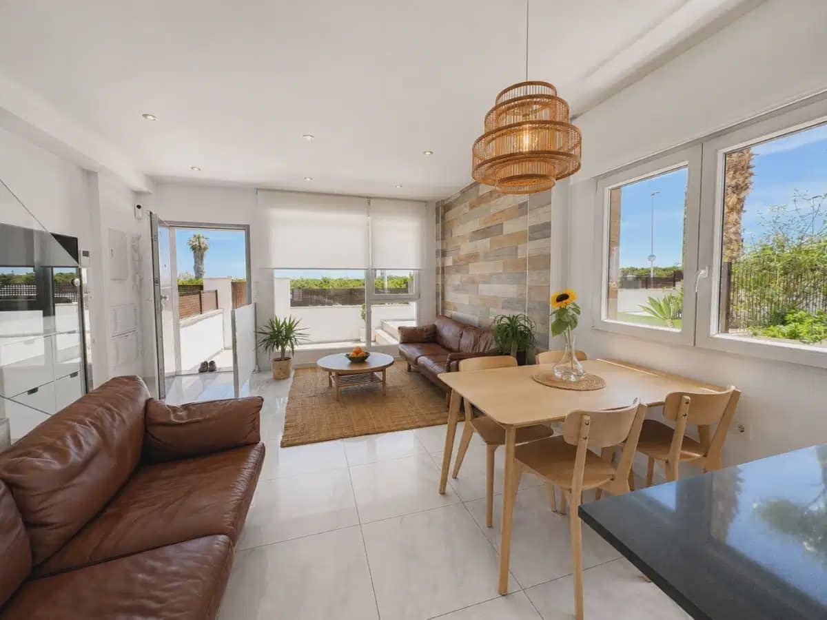 Chalet de 3 habitaciones en Torrevieja en venta con piscina garaje - 429.000 € (Ref: 10179204)