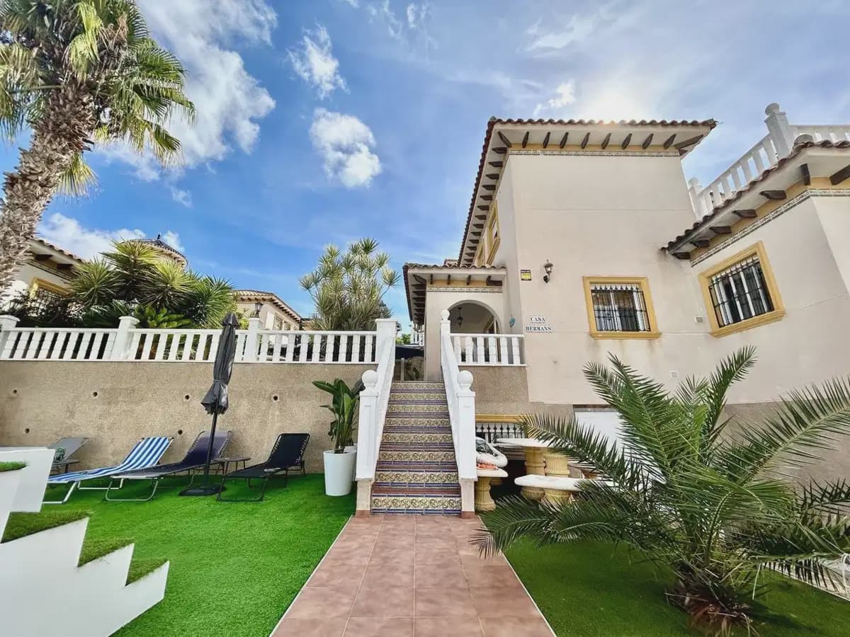4 Zimmer Villa zu verkaufen in Villamartin mit Garage - 429.900 € (Ref: 10179210)