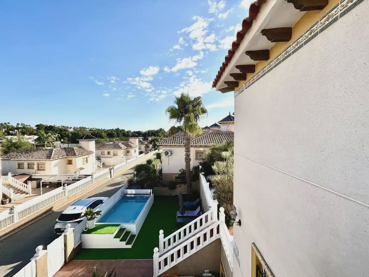 4 Zimmer Villa zu verkaufen in Villamartin mit Garage - 429.900 € (Ref: 10179210)