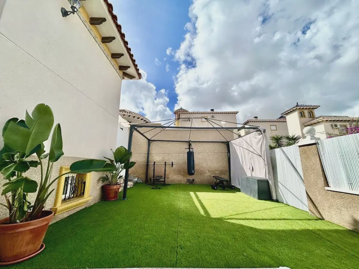 4 Zimmer Villa zu verkaufen in Villamartin mit Garage - 429.900 € (Ref: 10179210)
