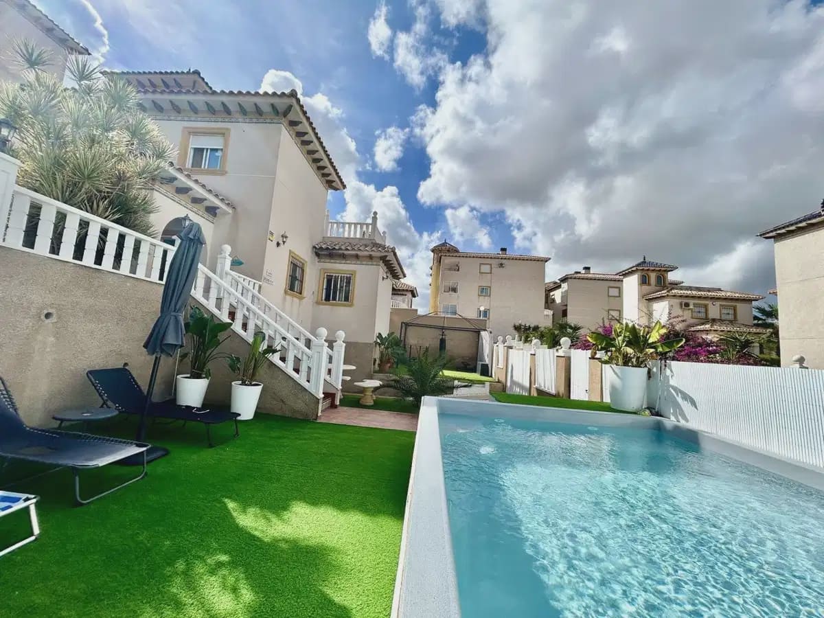 4 Zimmer Villa zu verkaufen in Villamartin mit Garage - 429.900 € (Ref: 10179210)