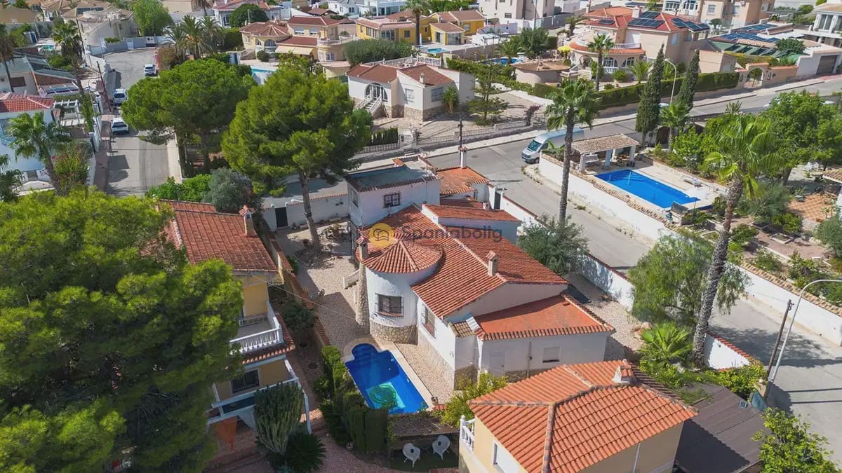 5 Zimmer Villa zu verkaufen in Ciudad Quesada mit Pool Garage - 430.000 € (Ref: 10179211)