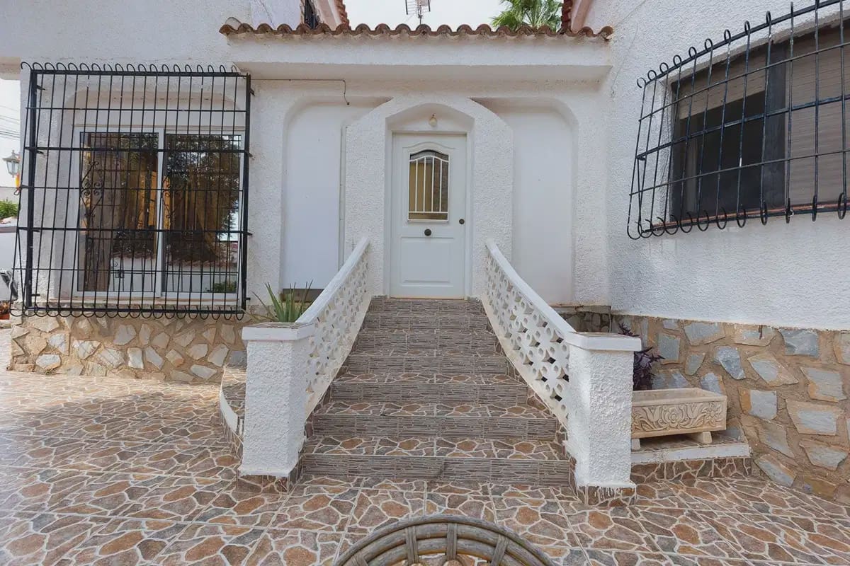 5 Zimmer Villa zu verkaufen in Ciudad Quesada mit Pool Garage - 430.000 € (Ref: 10179211)