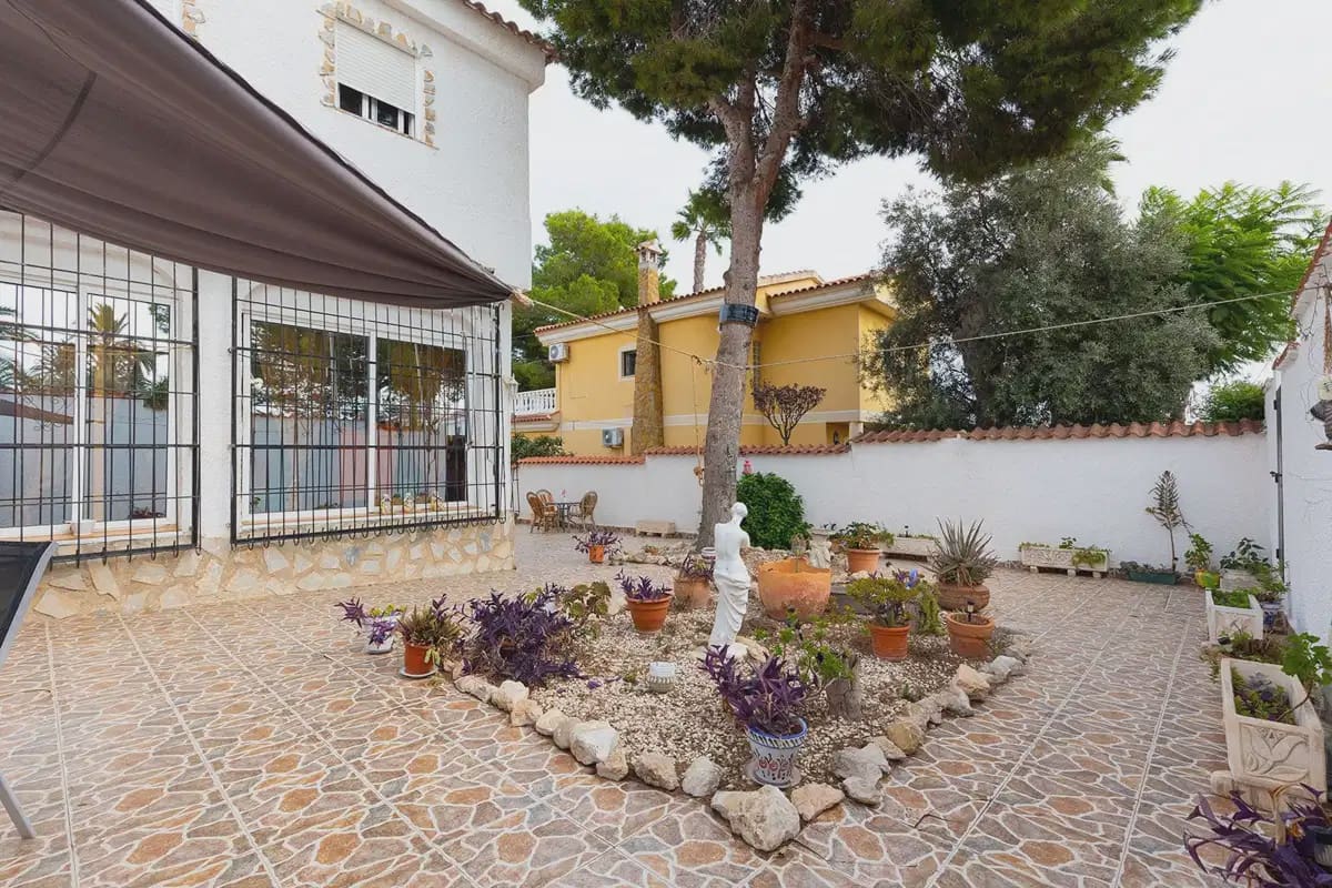 5 Zimmer Villa zu verkaufen in Ciudad Quesada mit Pool Garage - 430.000 € (Ref: 10179211)