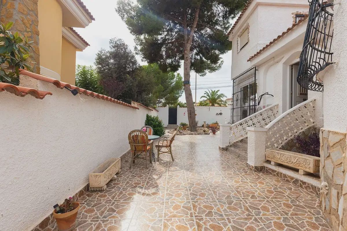5 Zimmer Villa zu verkaufen in Ciudad Quesada mit Pool Garage - 430.000 € (Ref: 10179211)