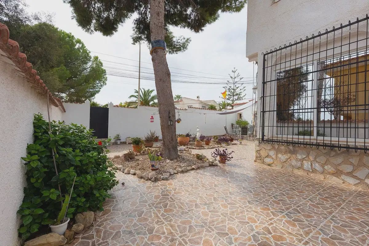 5 Zimmer Villa zu verkaufen in Ciudad Quesada mit Pool Garage - 430.000 € (Ref: 10179211)