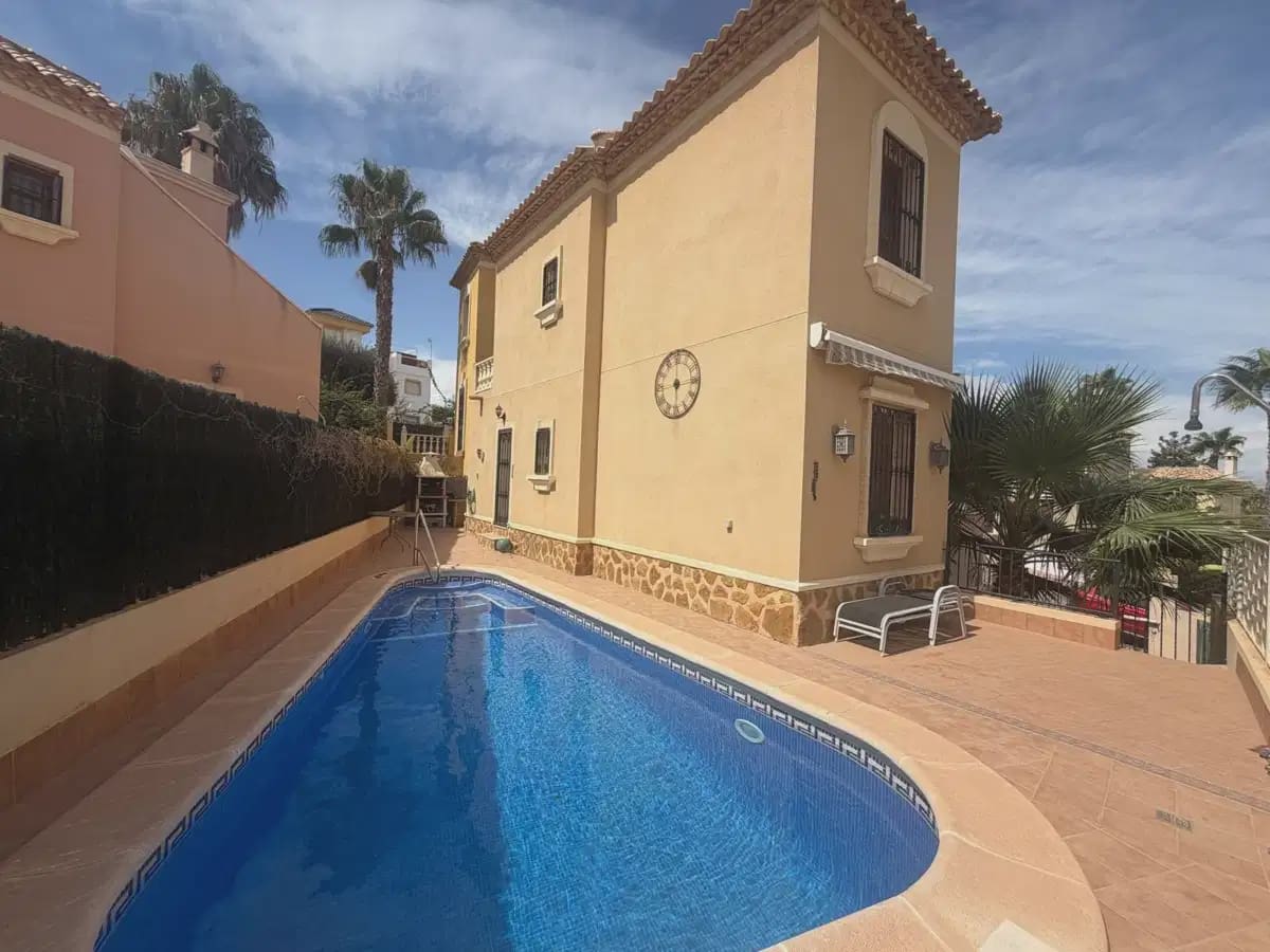 3 soveværelse Villa til salg i Rojales med swimmingpool - € 300.000 (Ref: 10182323)