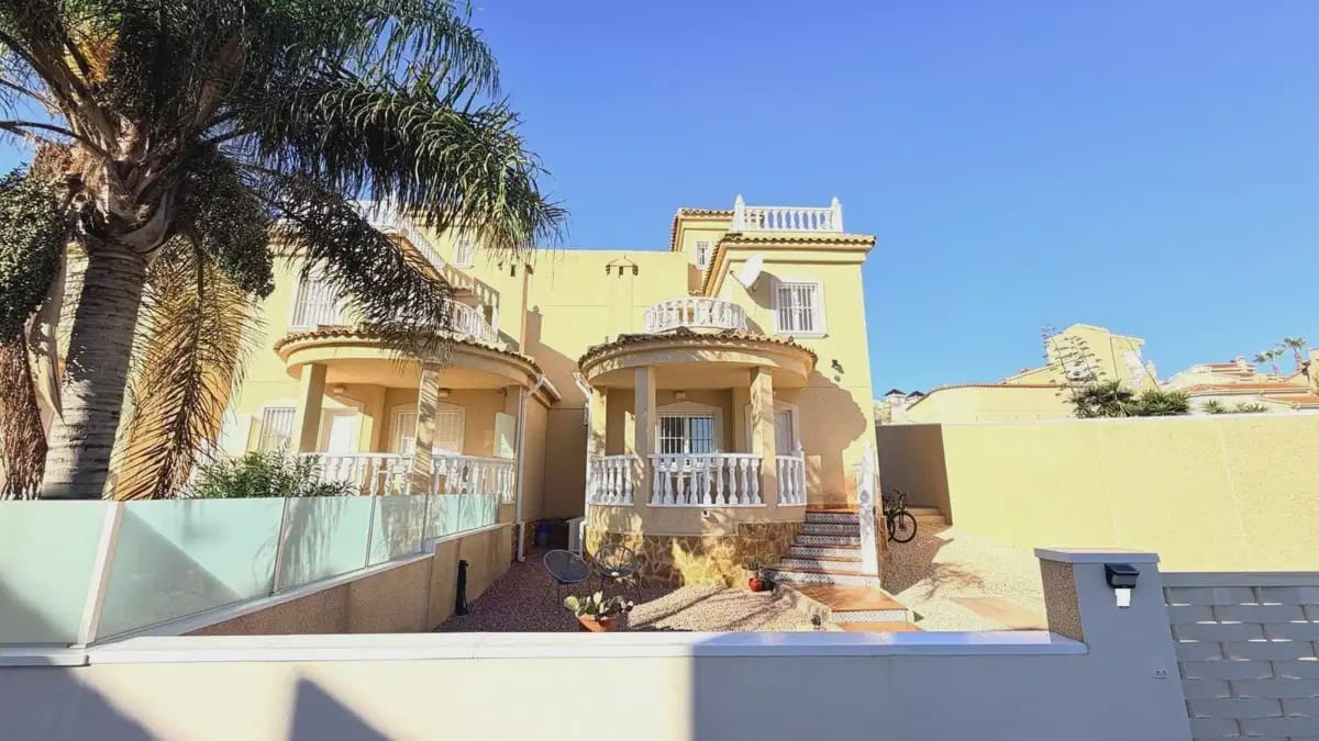 3 sypialnia Willa na sprzedaż w Ciudad Quesada z basenem garażem - 289 000 € (Ref: 10182325)