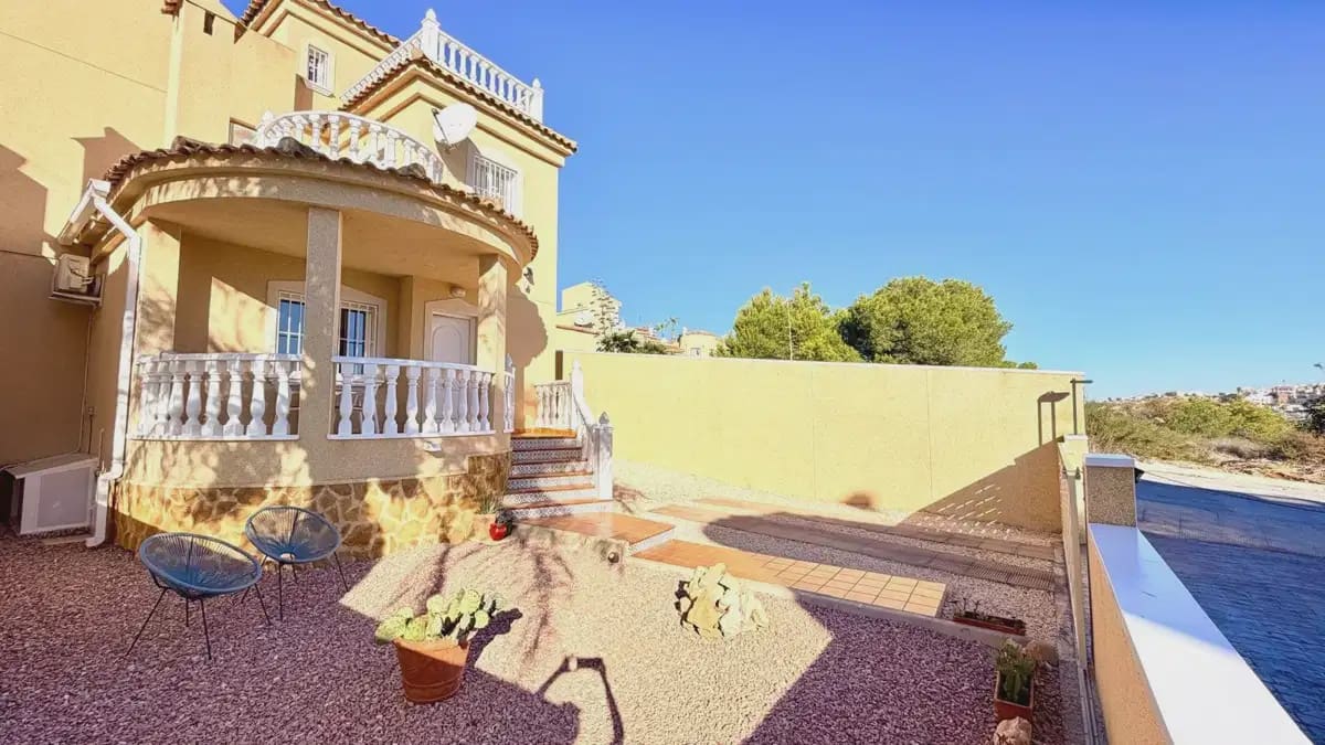 3 sypialnia Willa na sprzedaż w Ciudad Quesada z basenem garażem - 289 000 € (Ref: 10182325)