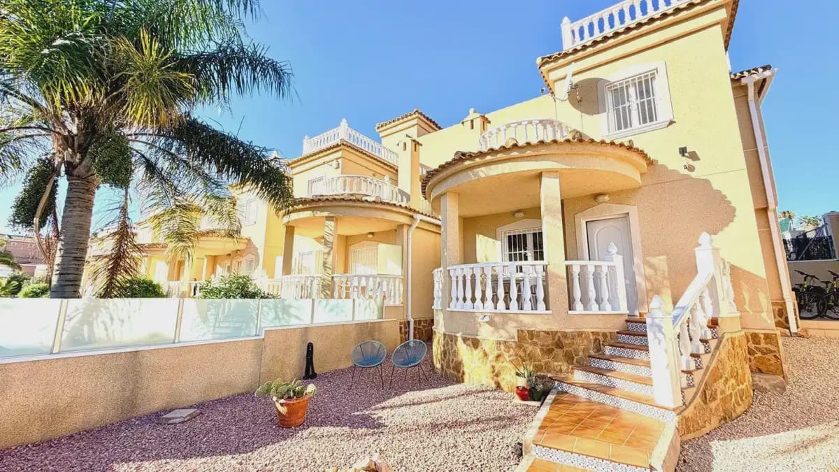 3 sypialnia Willa na sprzedaż w Ciudad Quesada z basenem garażem - 289 000 € (Ref: 10182325)