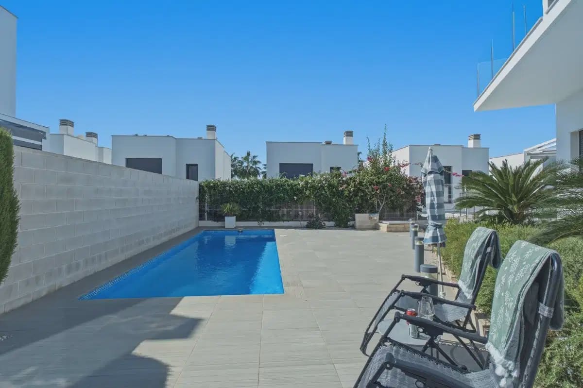 2 soveværelse Lejlighed til salg i Orihuela Costa med swimmingpool garage - € 295.000 (Ref: 10182326)