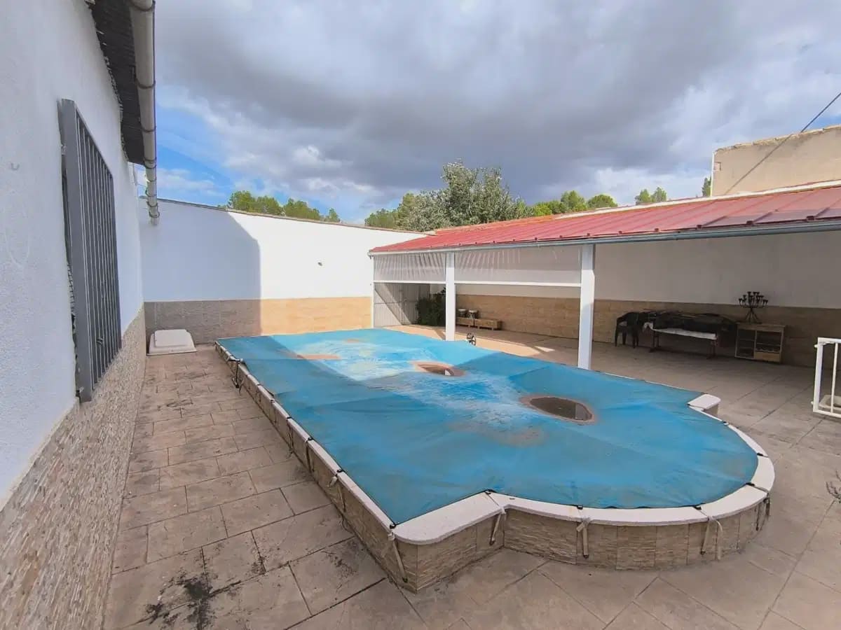 7 slaapkamer Finca/Landhuis te koop in Villena met zwembad garage - € 290.000 (Ref: 10182329)