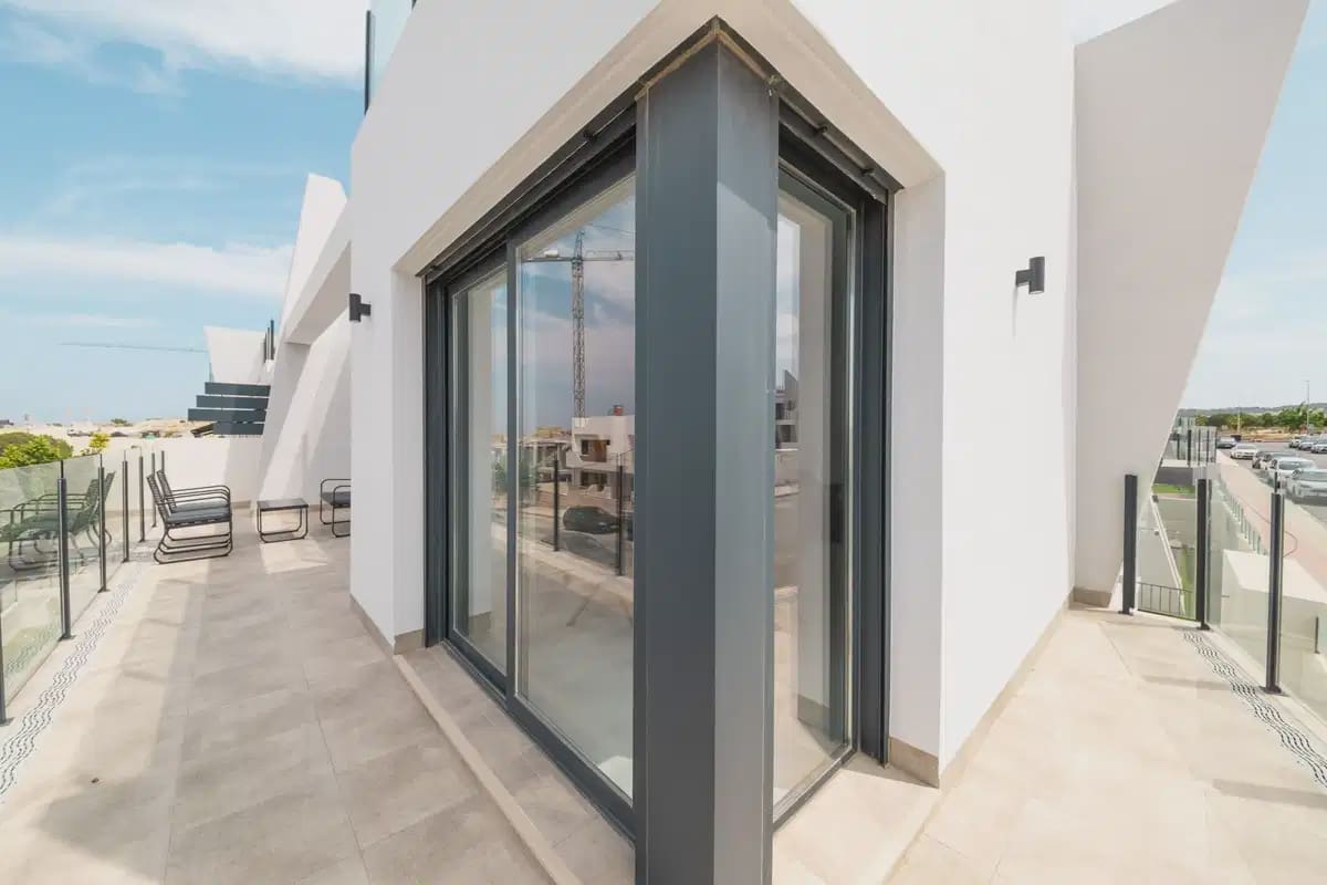 Ático de 3 habitaciones en San Miguel de Salinas en venta con piscina garaje - 299.000 € (Ref: 10182335)