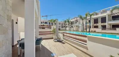 2 makuuhuone Huoneisto myytävänä paikassa Torrevieja mukana uima-altaan 
autotalli - 312 500 € (Ref: 10182338)