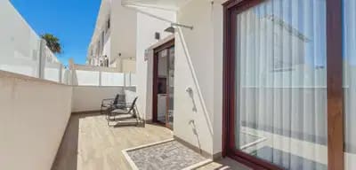 2 makuuhuone Huoneisto myytävänä paikassa Torrevieja mukana uima-altaan 
autotalli - 312 500 € (Ref: 10182338)