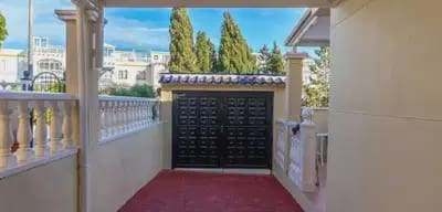 3 chambre Villa/Maison à vendre à Villamartin avec piscine garage - 295 000 € (Ref: 10182339)