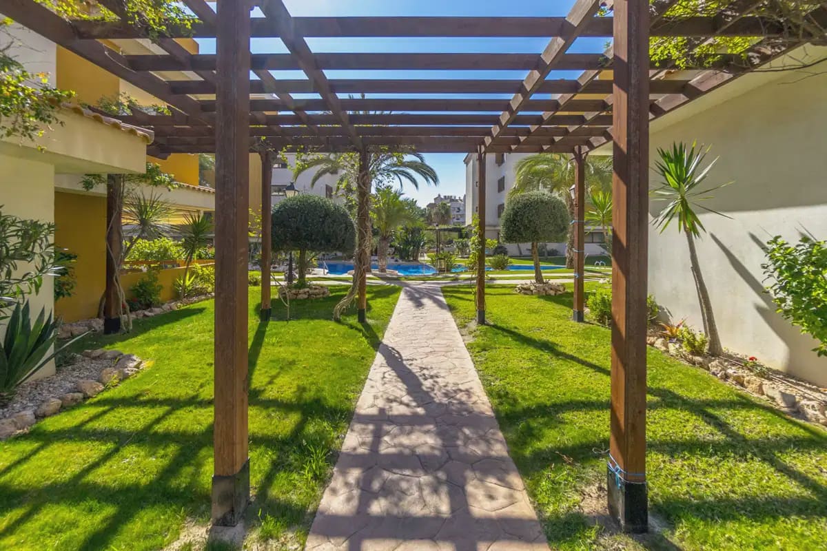 2 slaapkamer Appartement te koop in Torrevieja met zwembad garage - € 345.000 (Ref: 8820963)
