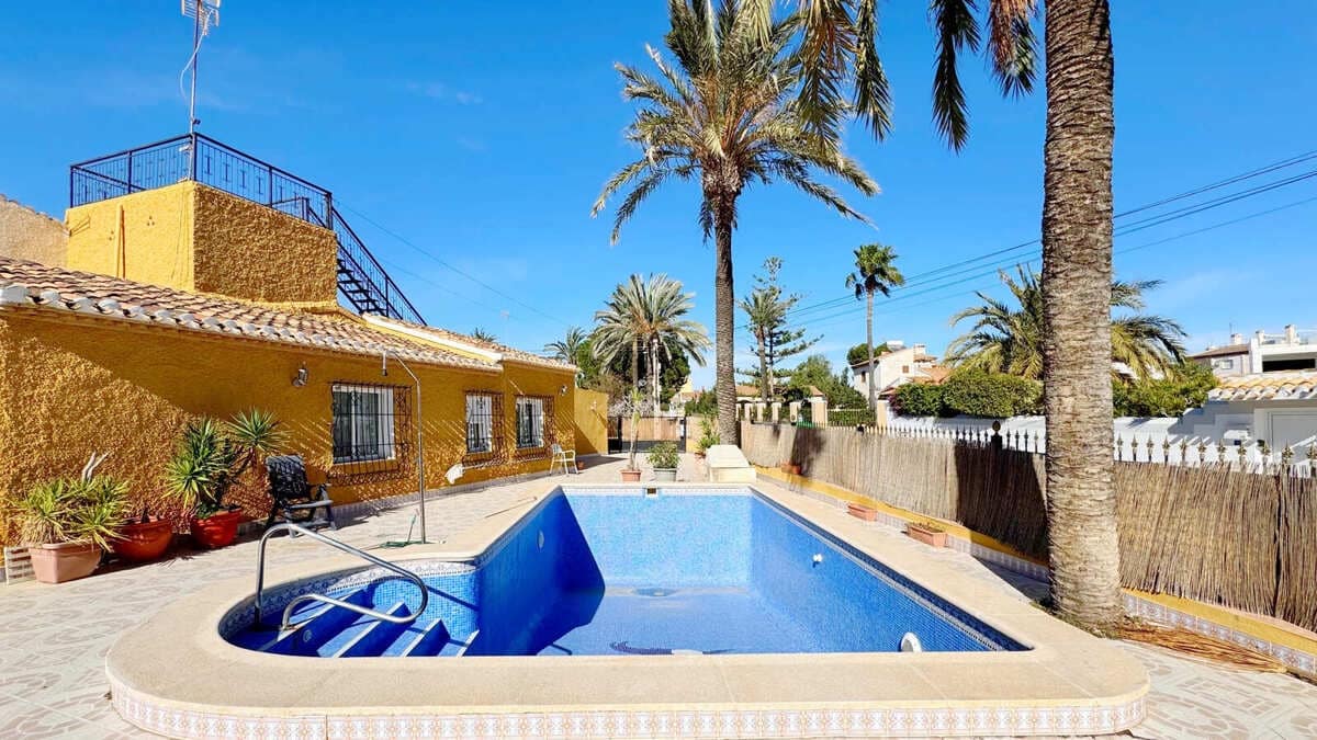 4 bedroom Villa for sale in Orihuela - € 385,000 (Ref: 8997516)