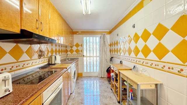 4 makuuhuone Huvila myytävänä paikassa Punta Prima, Orihuela - 385 000 € (Ref: 8997516)