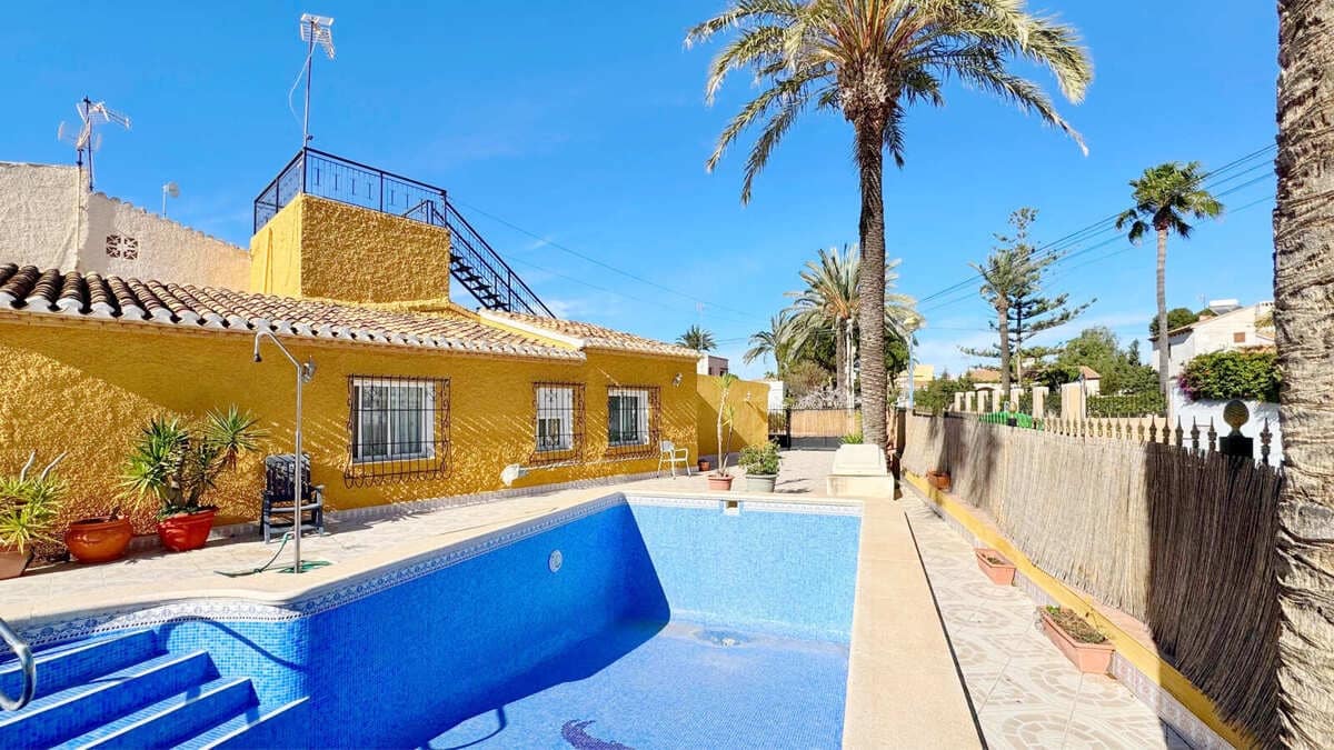 4 bedroom Villa for sale in Orihuela - € 385,000 (Ref: 8997516)